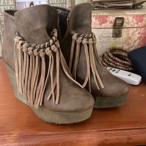 Sbicca tan wedge booties